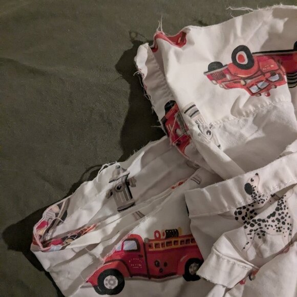 Pottery Barn Kids 100% Cotton Firetrucks Twin Sheet Set - Picture 5 of 12